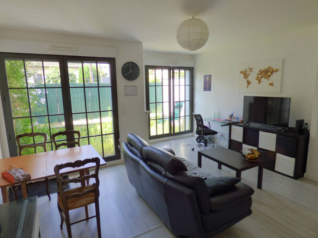 Appartement à SARTROUVILLE