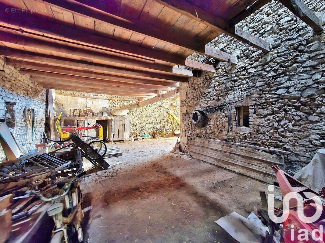 Photo 4 - Maison à LAUDUN-L&#039;ARDOISE