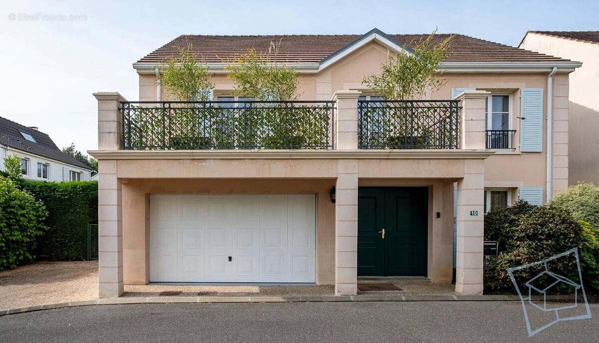 Maison à VOISINS-LE-BRETONNEUX