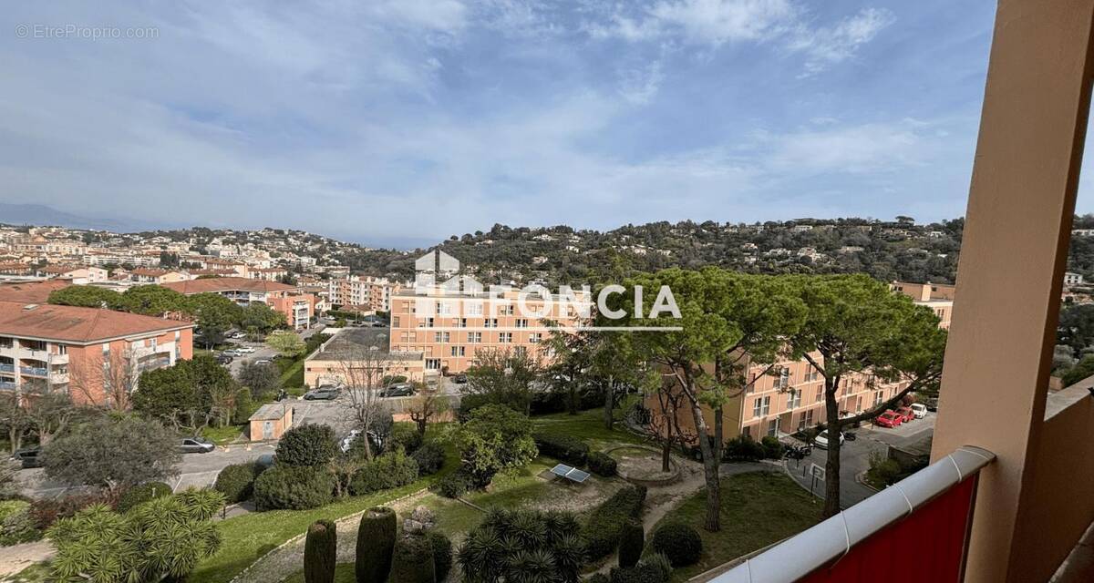 Appartement à VALLAURIS
