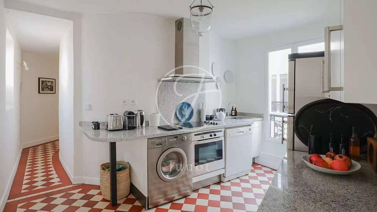 Appartement à PARIS-8E