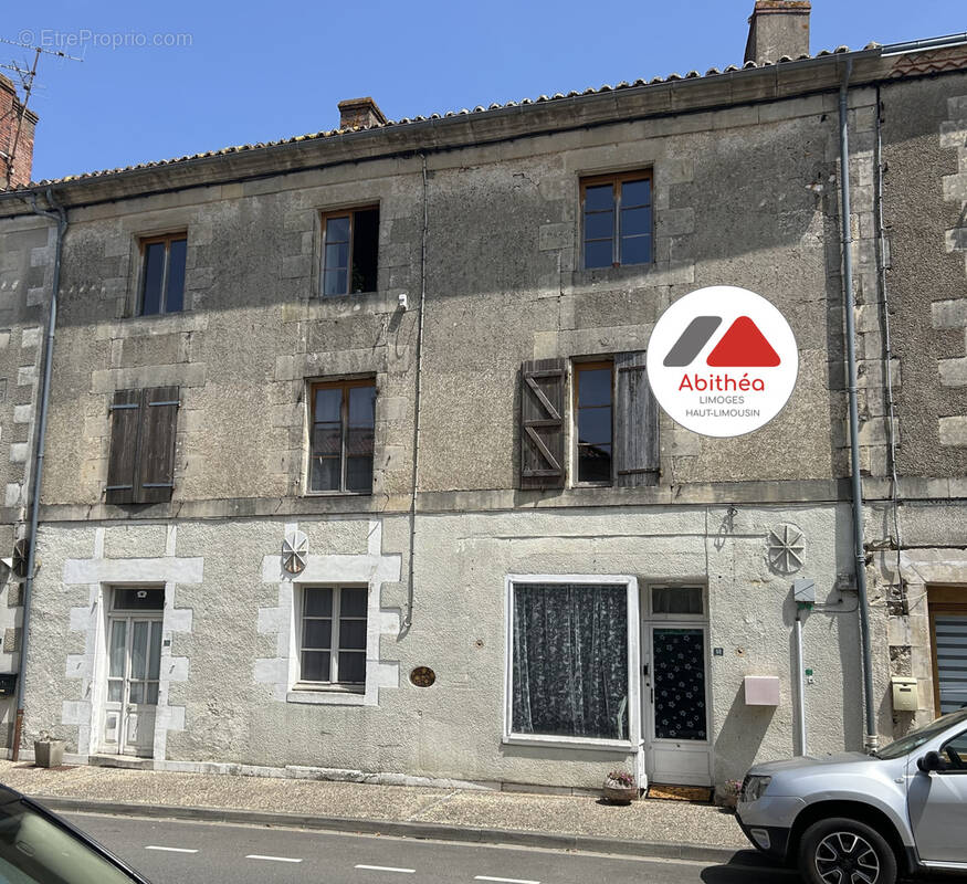 Maison à BUSSIERE-POITEVINE