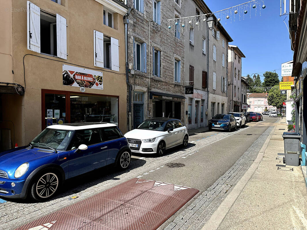 Commerce à MONTLUEL