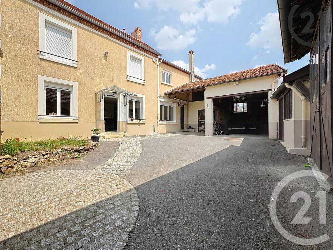 Maison à FAVEROLLES-ET-COEMY