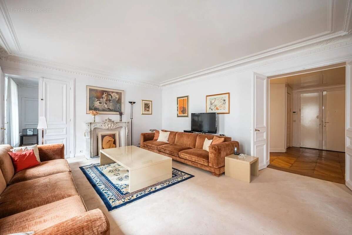 Appartement à PARIS-16E