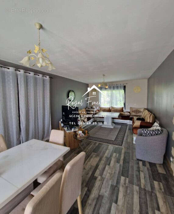 Pièce de vie de 32 m2  - Maison à CHATELLERAULT