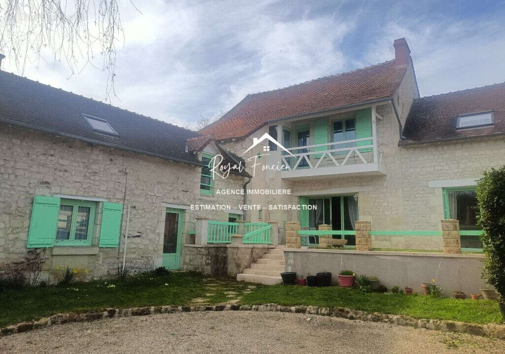 Belle propriété avec deux belles terrasses - Maison à VAUX-SUR-VIENNE