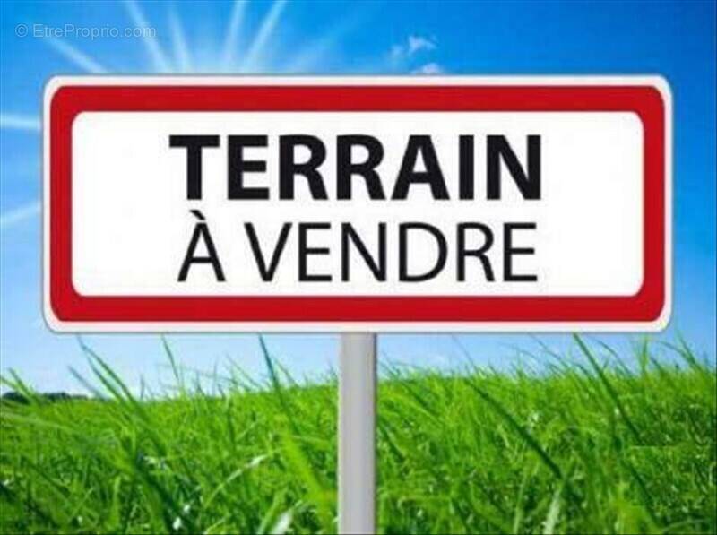 Terrain à CREVECOEUR-LE-GRAND