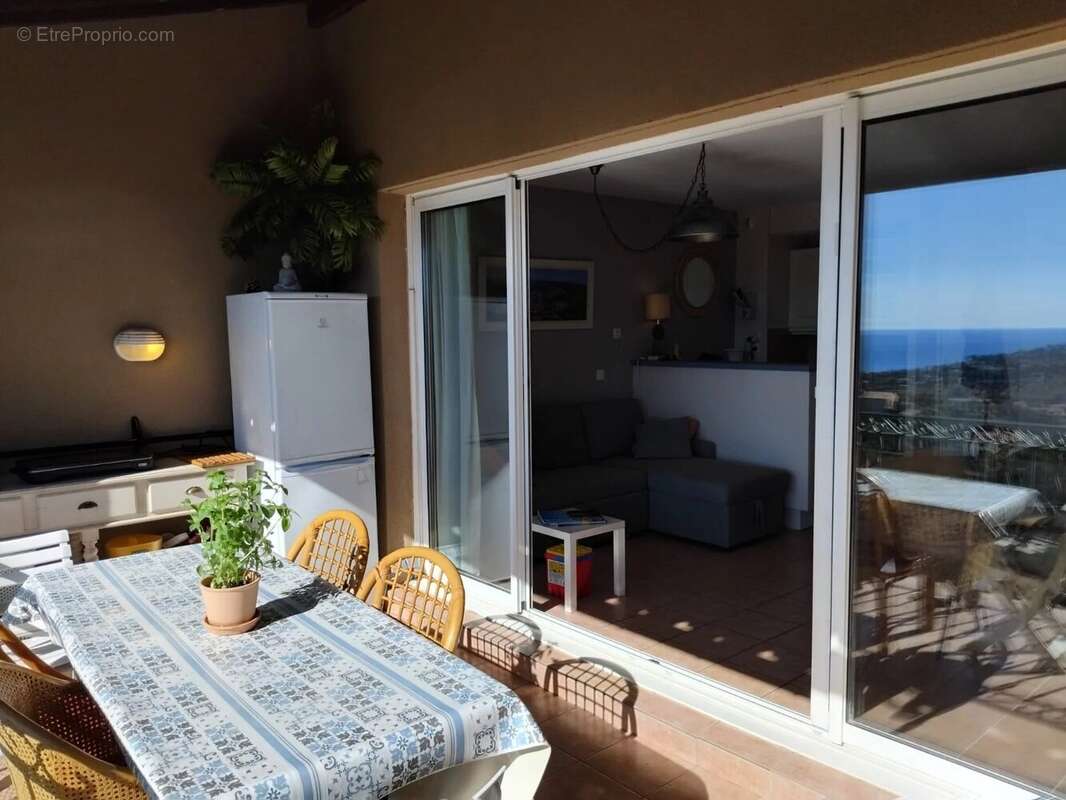 Appartement à ROQUEBRUNE-SUR-ARGENS