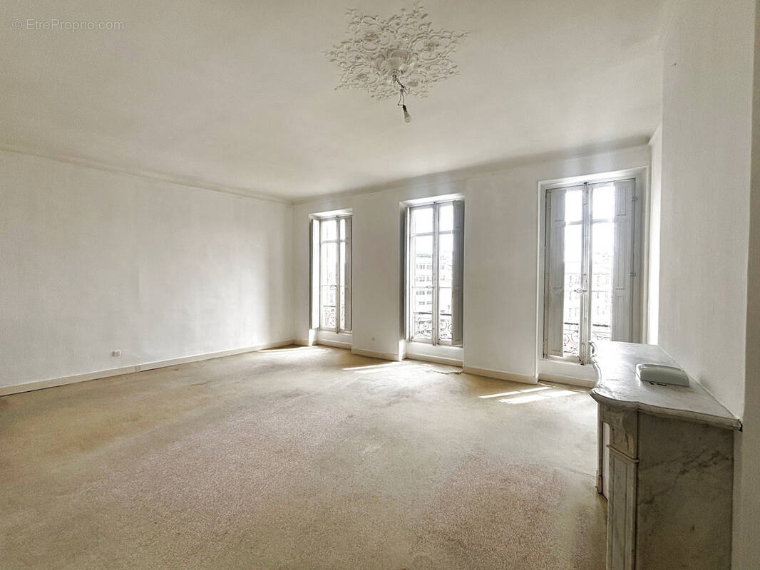 Appartement à MARSEILLE-6E
