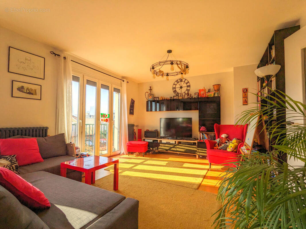 Appartement à LA GARENNE-COLOMBES