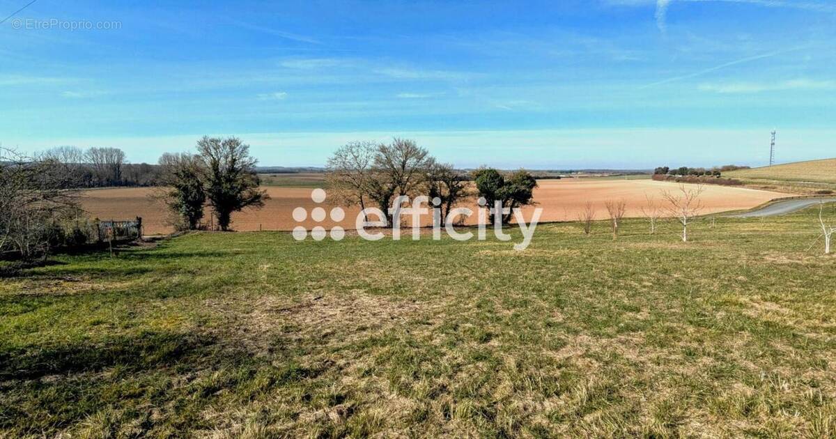 Terrain à CLAIX