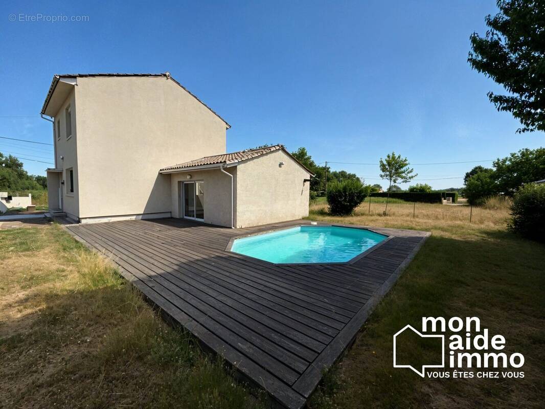 Maison à COUTRAS