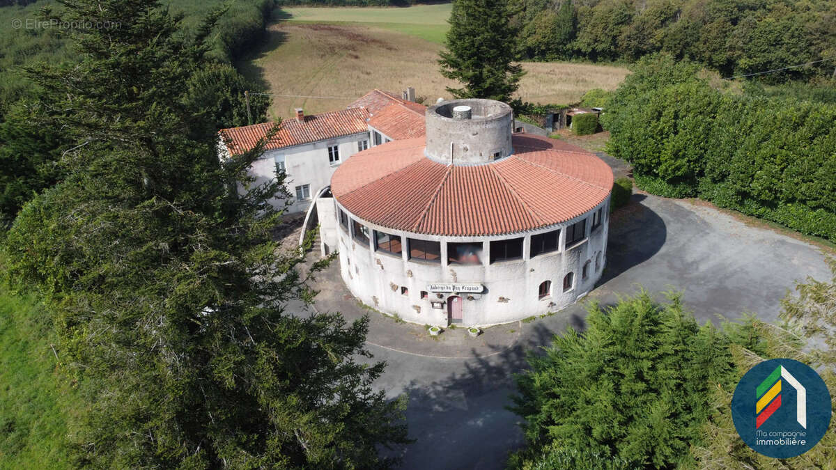 Autre à POUZAUGES