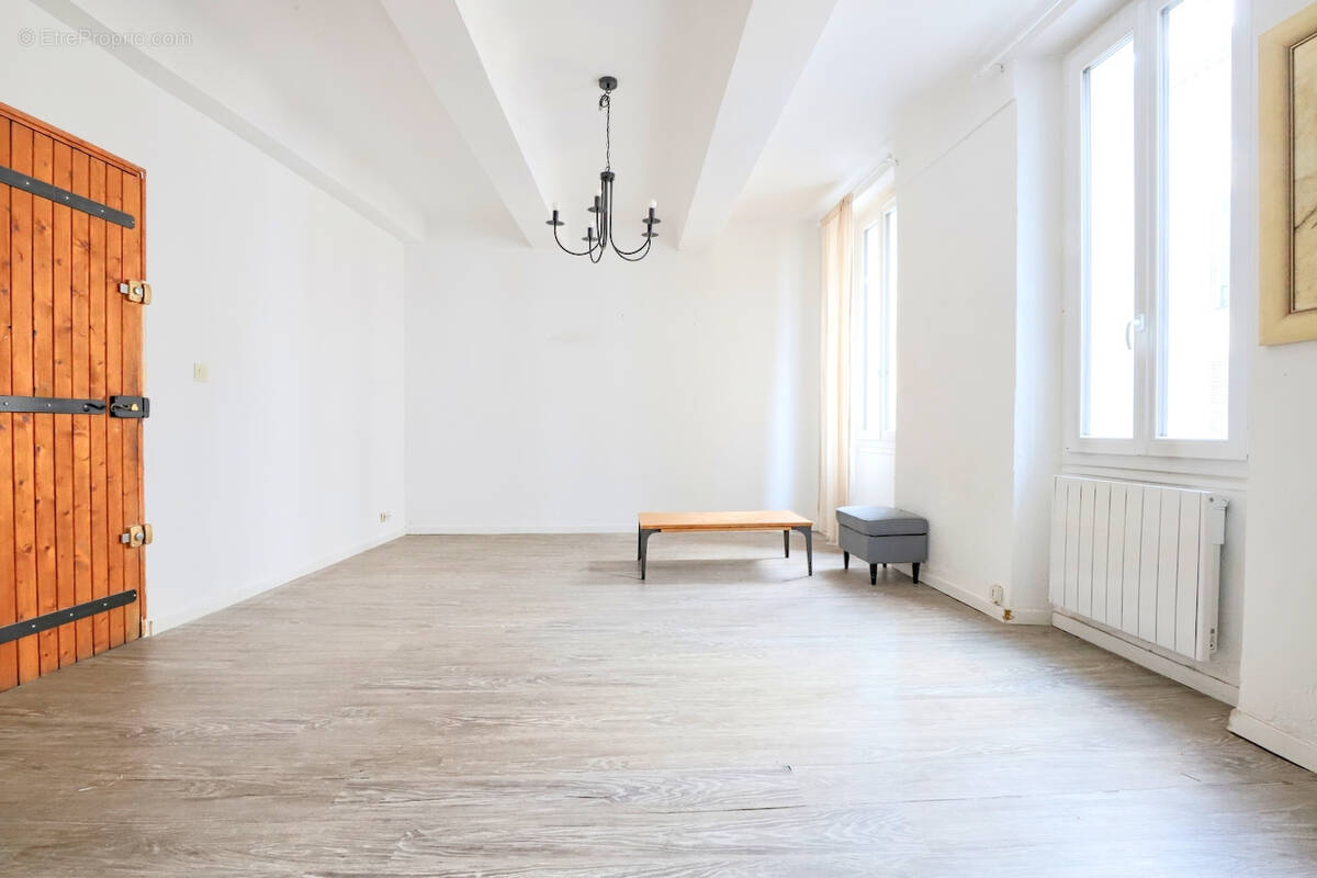 Appartement à SOLLIES-PONT