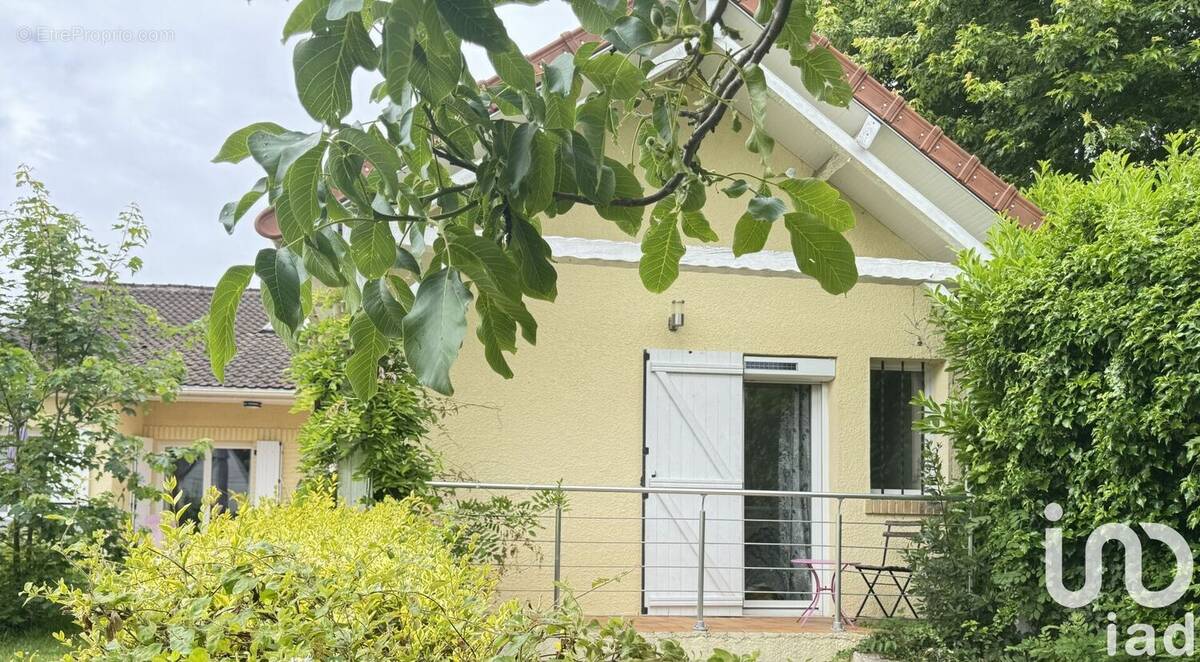 Photo 1 - Maison à LES CLAYES-SOUS-BOIS