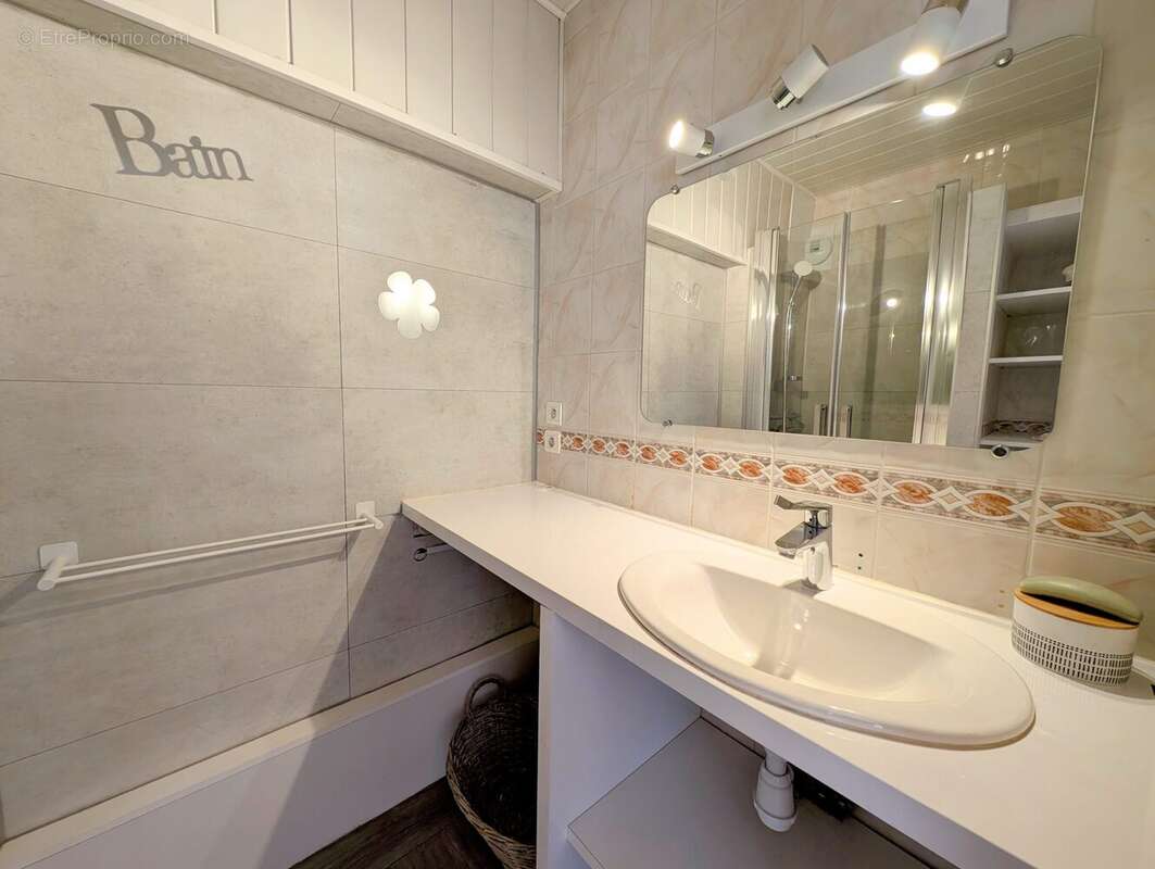 Appartement à LE MESNIL-SAINT-DENIS