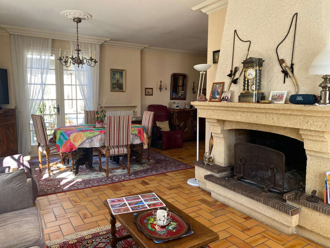 Maison à AUSSILLON