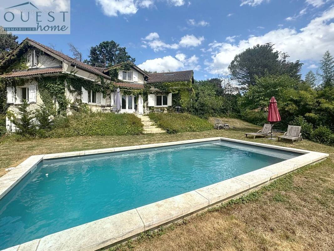 Maison à CHARBONNIERES-LES-BAINS