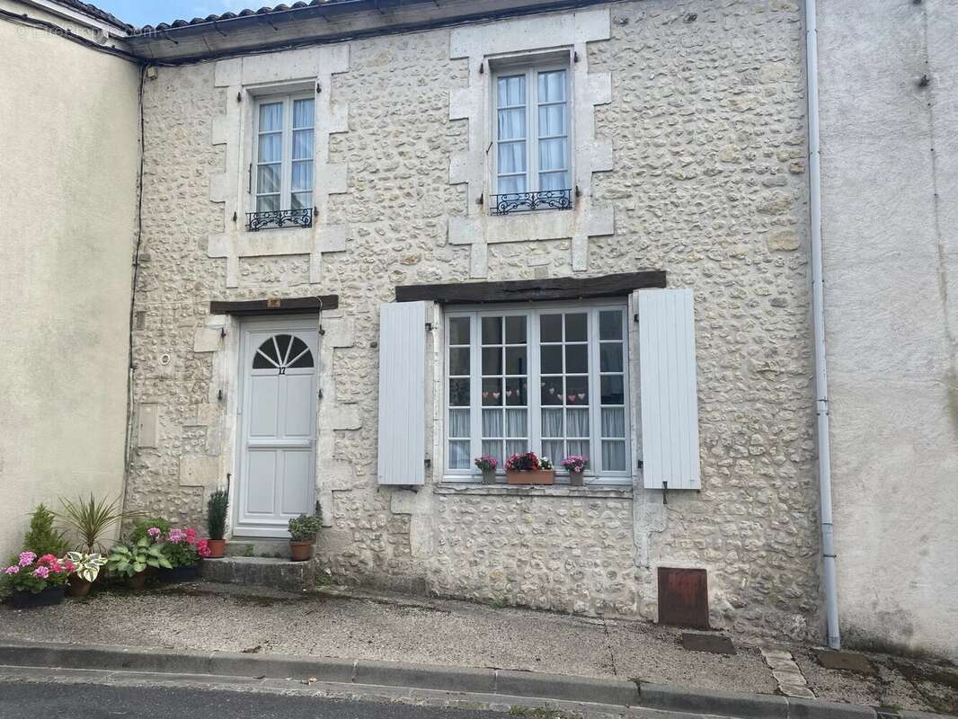 Maison à COURGEAC