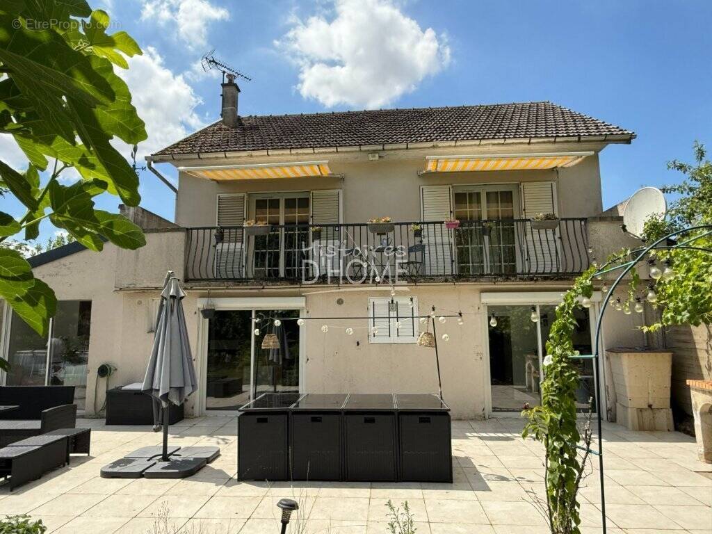 Maison à JOUY-LE-CHATEL