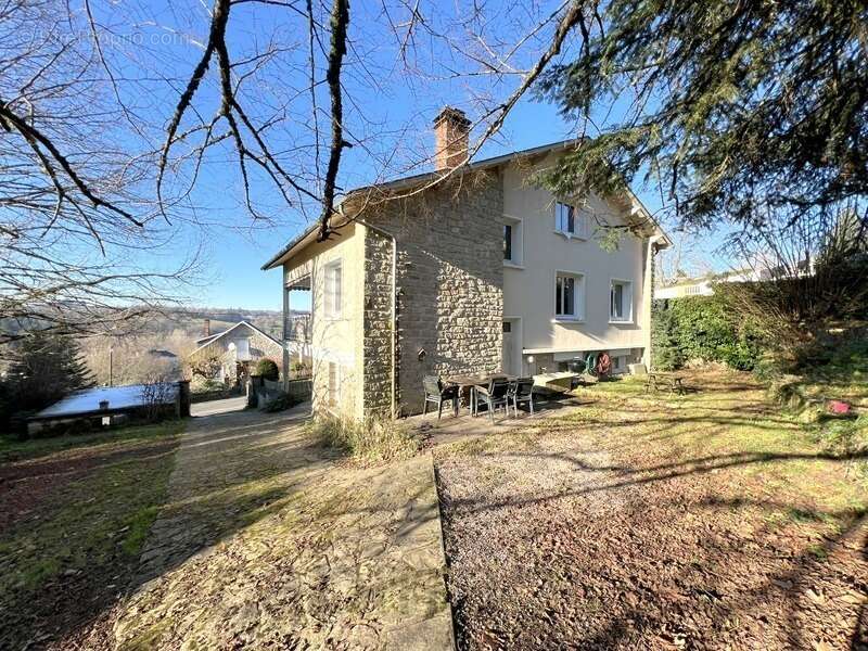 Maison à UZERCHE