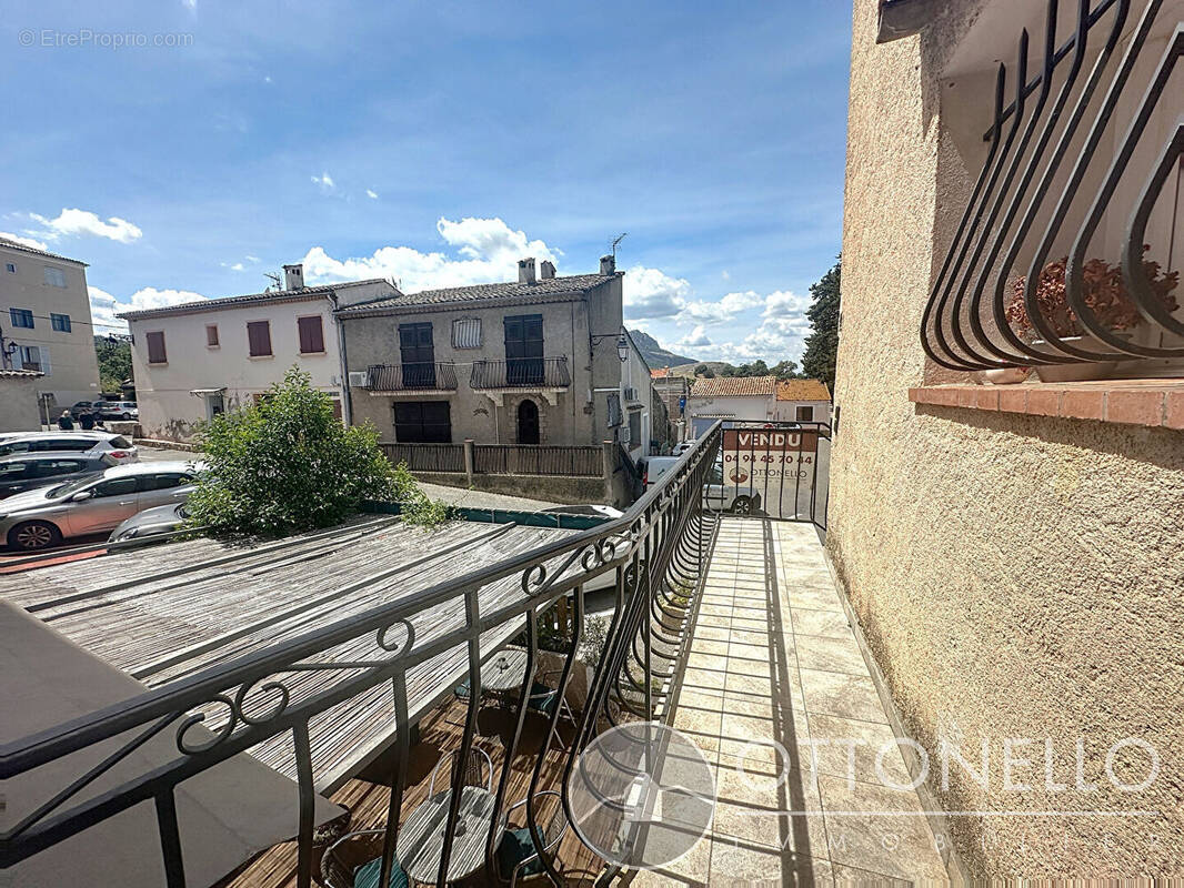 Appartement à ROQUEBRUNE-SUR-ARGENS