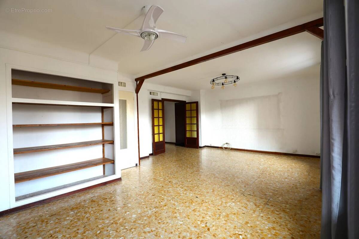 Appartement à MARSEILLE-4E