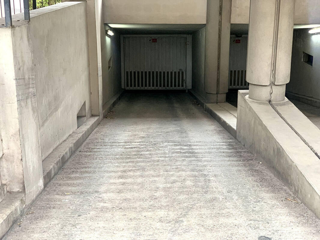 Parking à LYON-3E