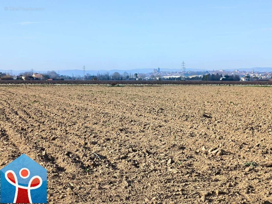 Terrain à VILLENEUVE-LES-BEZIERS