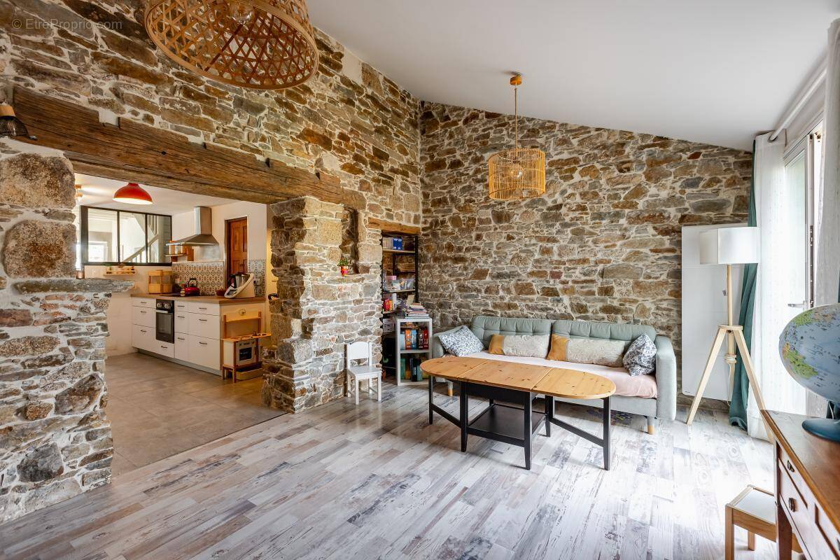 Maison à MONTAIGU