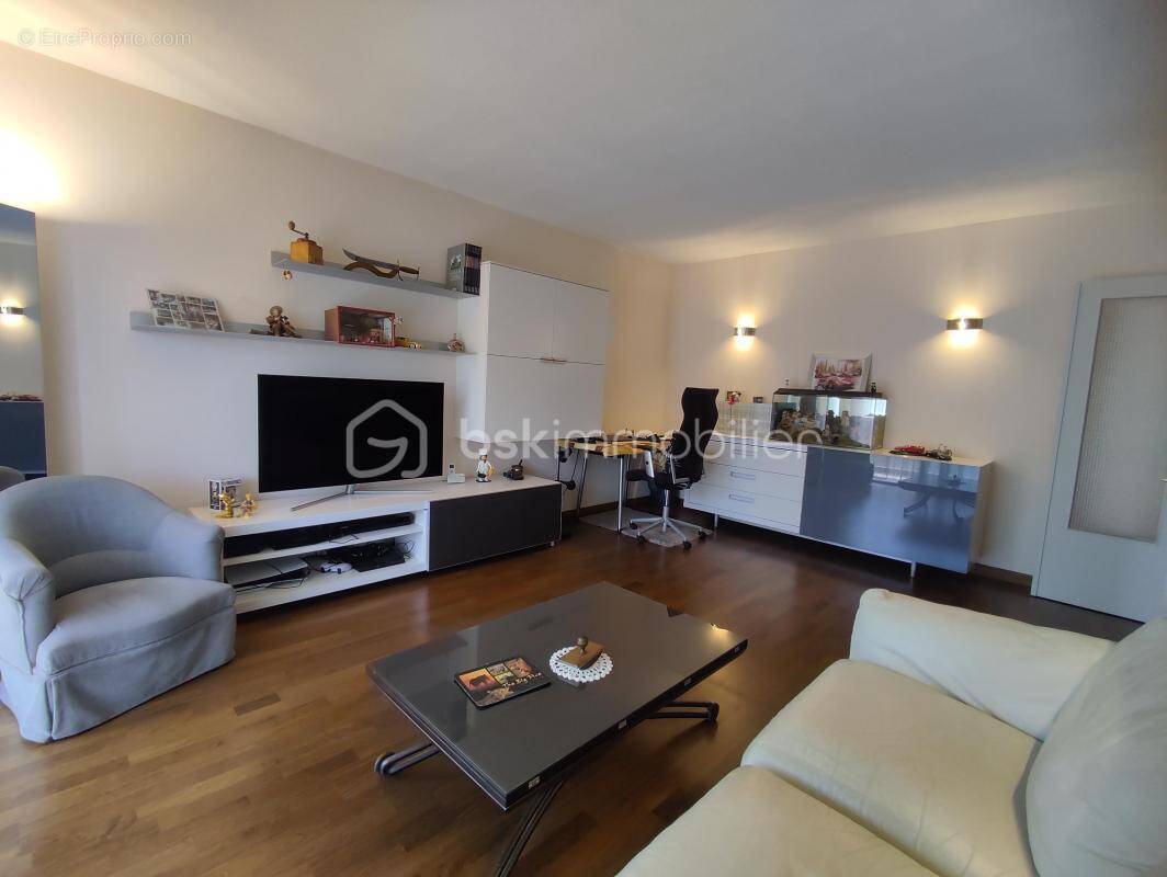 Appartement à SAINT-LAURENT-DU-VAR