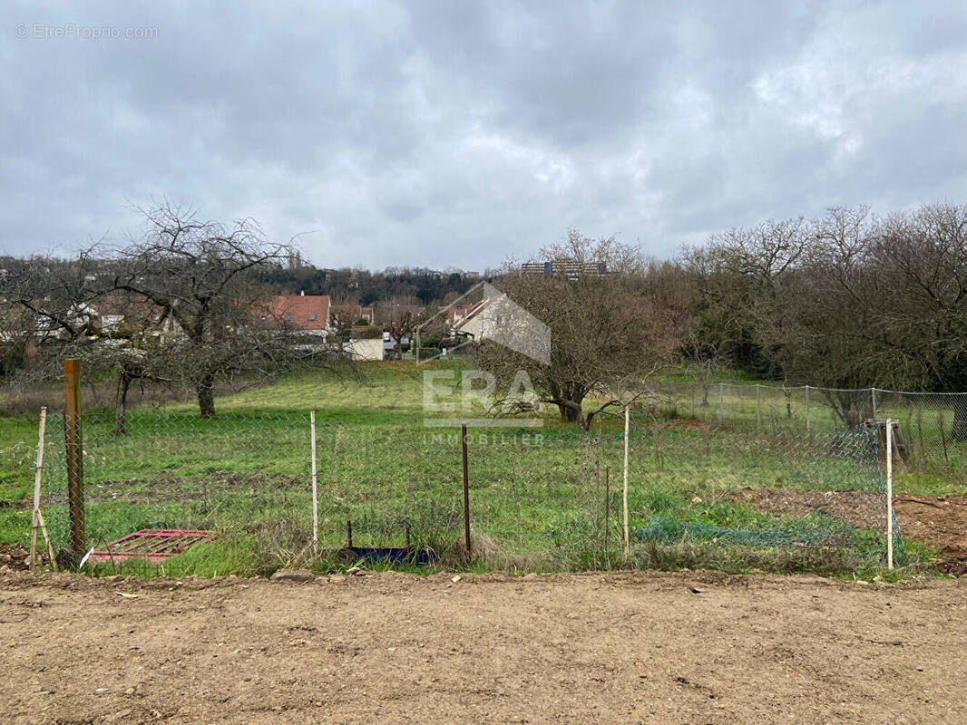 Terrain à SAINTRY-SUR-SEINE