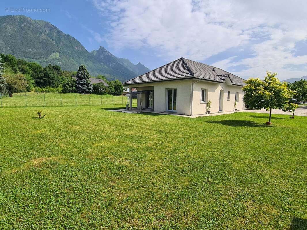 Maison à GILLY-SUR-ISERE