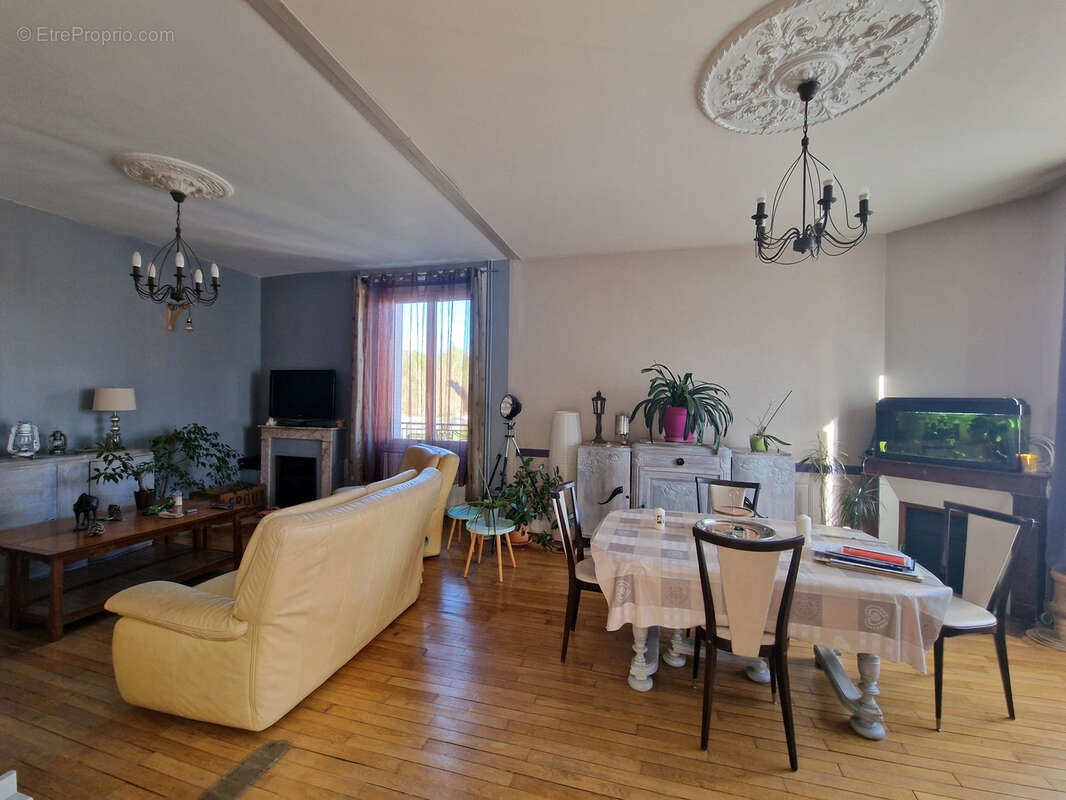 Maison à ALLASSAC