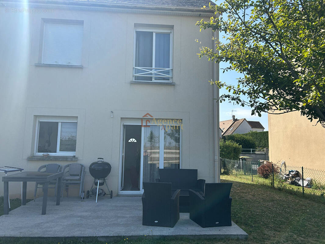 Maison à DEMOUVILLE