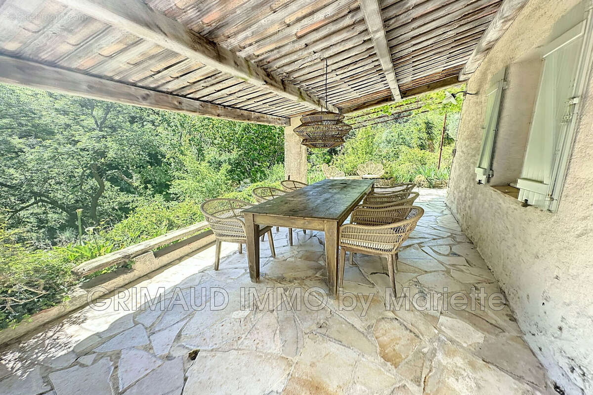 Maison à LA GARDE-FREINET