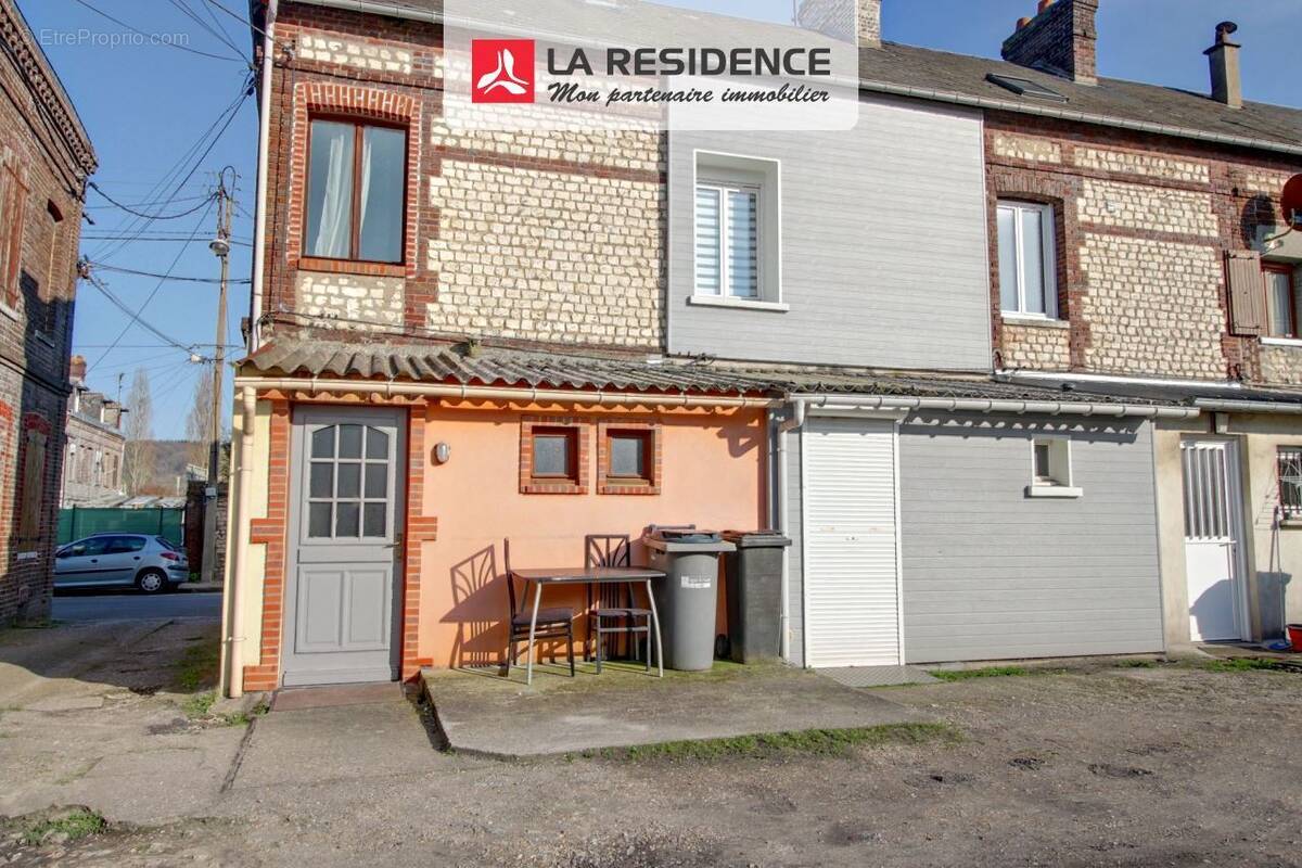 Maison à SAINT-ETIENNE-DU-ROUVRAY