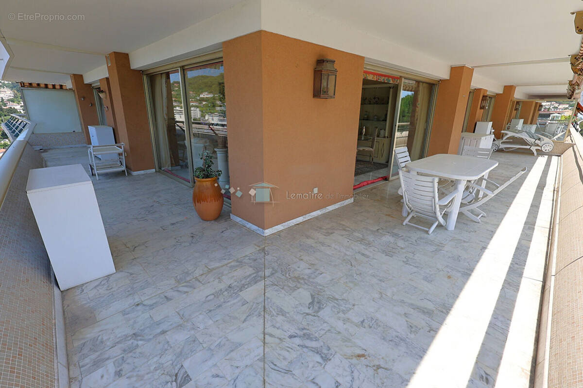 Appartement à LE CANNET