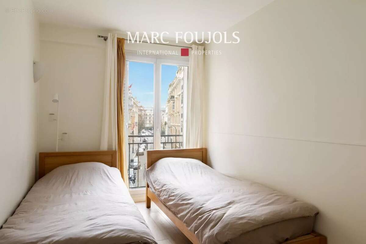 Appartement à PARIS-16E