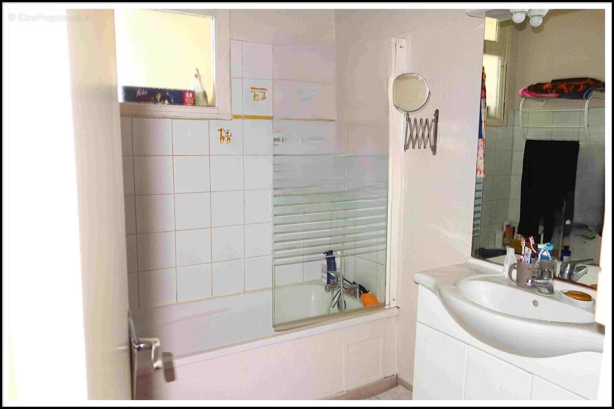 Appartement à BAGNOLS-SUR-CEZE