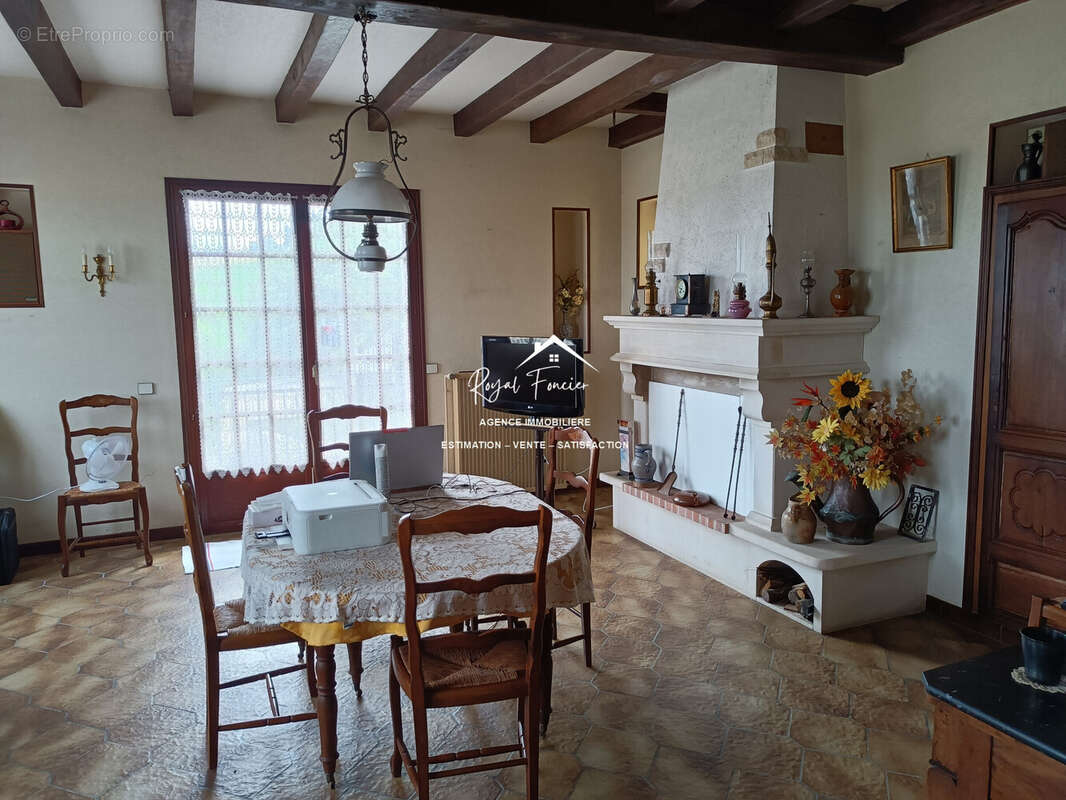 Maison à MARCILLY-SUR-VIENNE