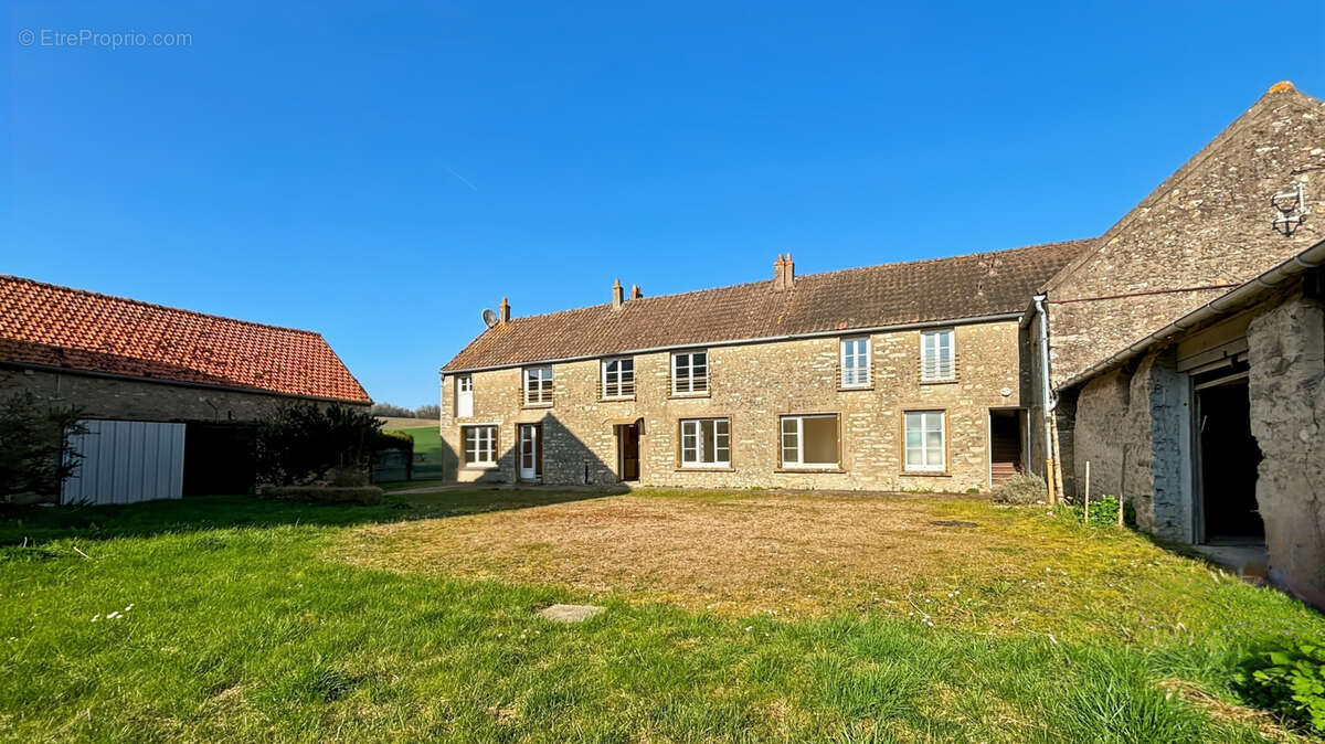 Maison à ETAMPES