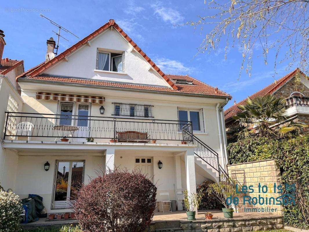 Maison à VERRIERES-LE-BUISSON
