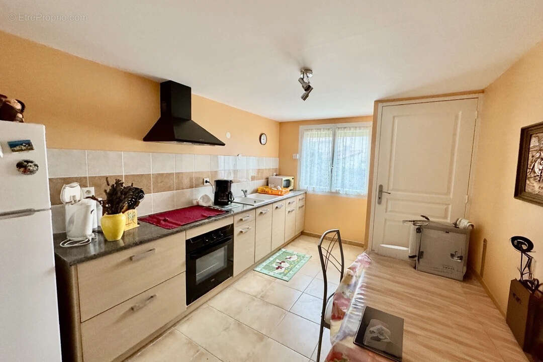 Maison à LAUDUN-L&#039;ARDOISE