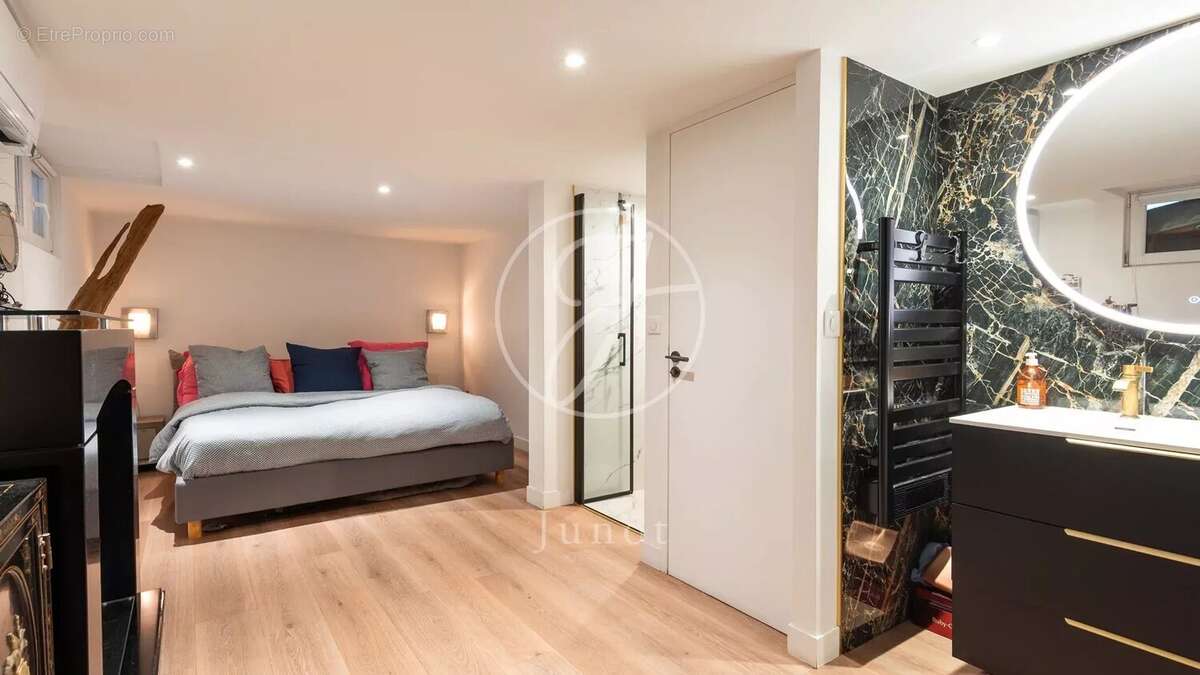 Maison à PARIS-17E