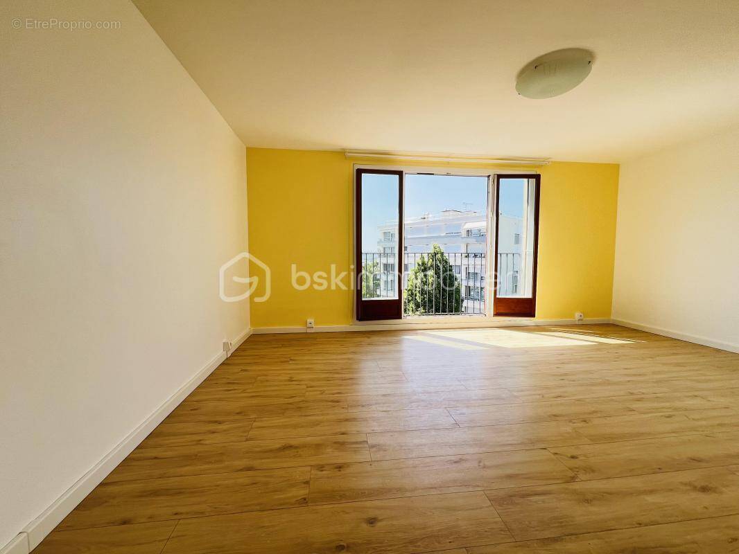 Appartement à FRESNES