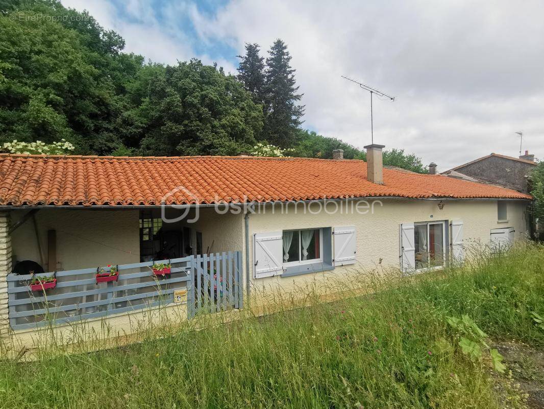 Maison à CELLE-LEVESCAULT
