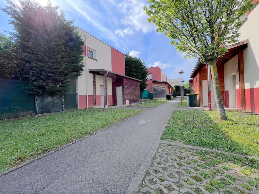   - Maison à DECINES-CHARPIEU