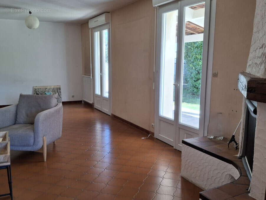 Maison à PUYMOYEN